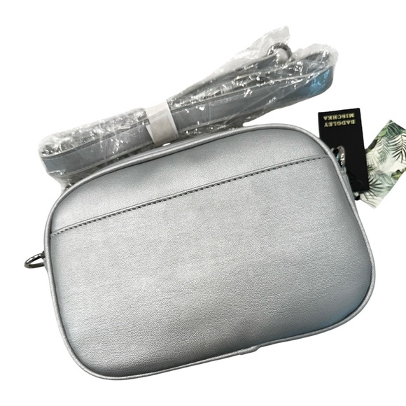 NWT Badgley Mischka Camera Bag with Slip Pocket on the Back Metallic Grey - Picture 3 of 6